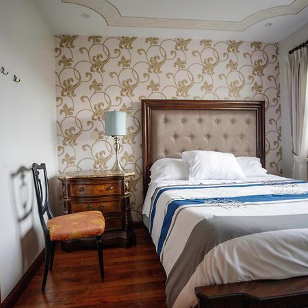 Hotel Azul De La Plaza By Chat Noir Куенка Екстер'єр фото