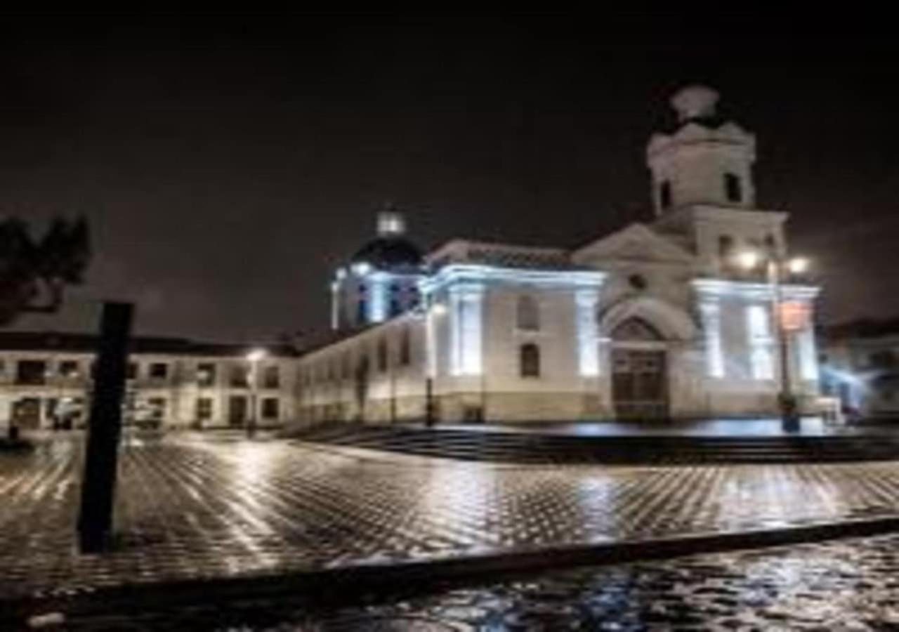 Hotel Azul De La Plaza By Chat Noir Куенка Екстер'єр фото