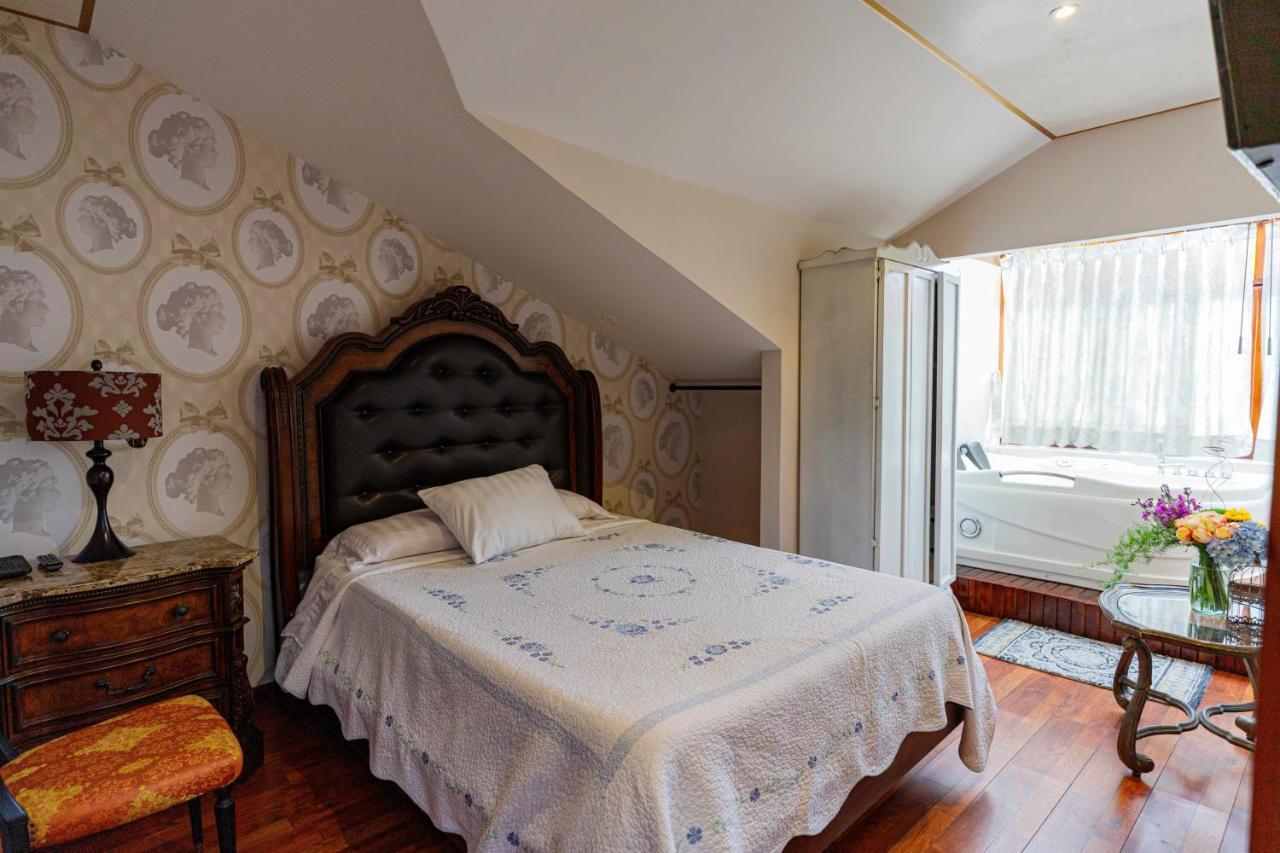 Hotel Azul De La Plaza By Chat Noir Куенка Екстер'єр фото