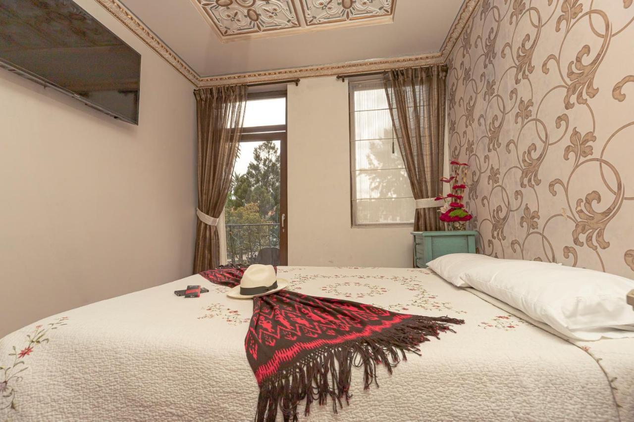 Hotel Azul De La Plaza By Chat Noir Куенка Екстер'єр фото
