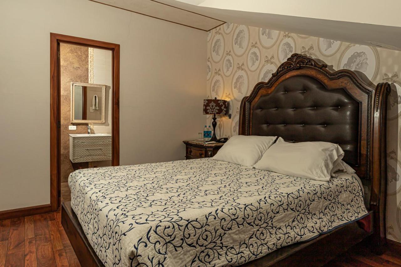 Hotel Azul De La Plaza By Chat Noir Куенка Екстер'єр фото