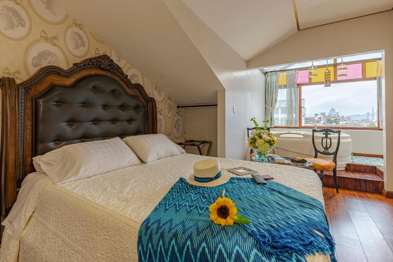 Hotel Azul De La Plaza By Chat Noir Куенка Екстер'єр фото
