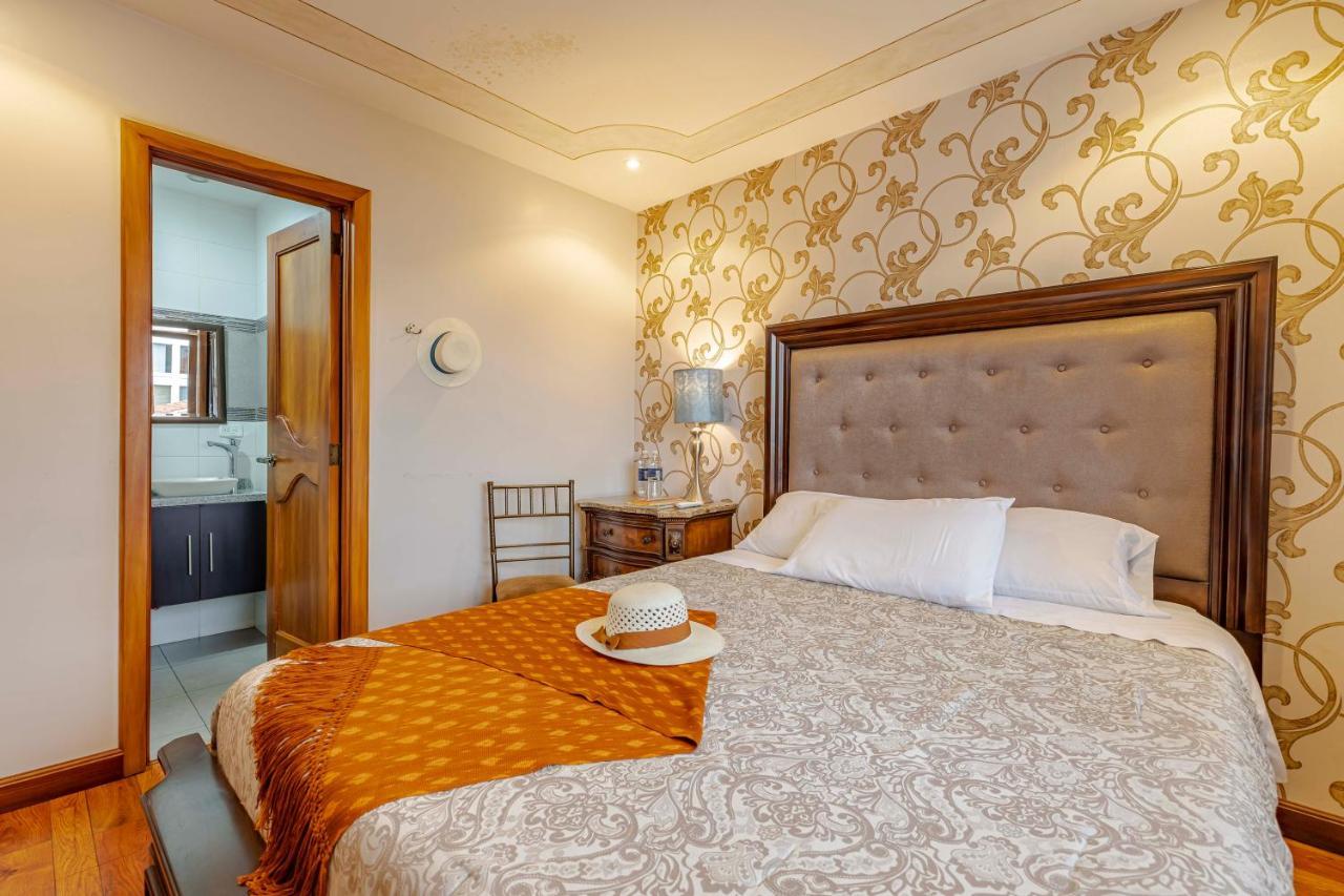 Hotel Azul De La Plaza By Chat Noir Куенка Екстер'єр фото