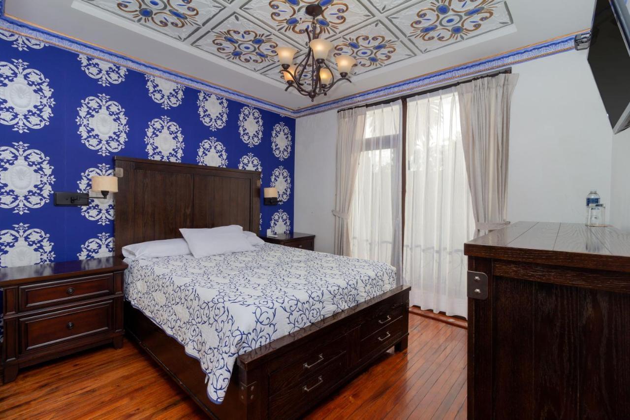 Hotel Azul De La Plaza By Chat Noir Куенка Екстер'єр фото