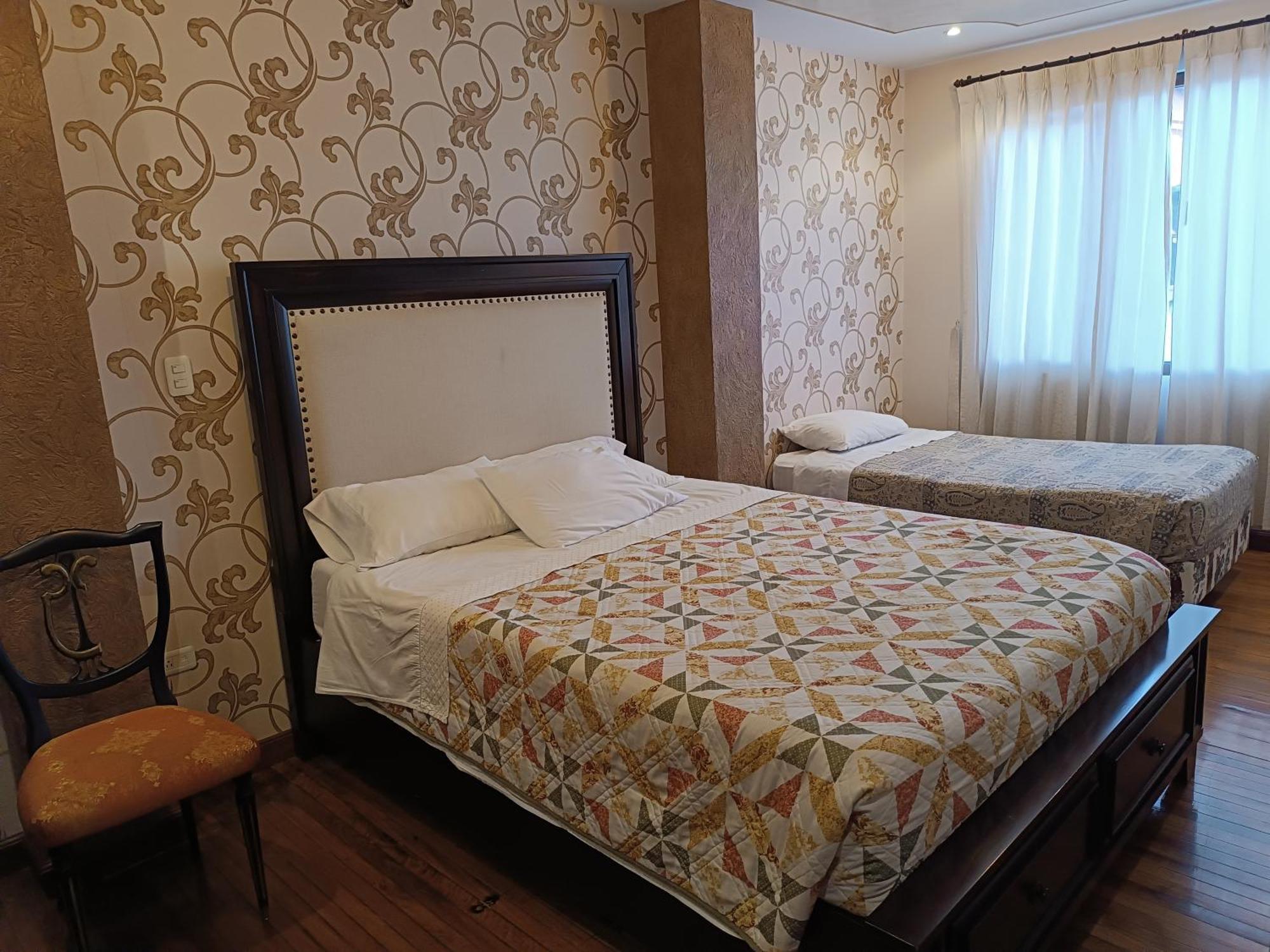 Hotel Azul De La Plaza By Chat Noir Куенка Екстер'єр фото